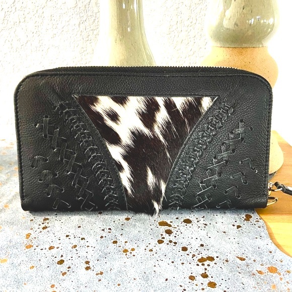 NWOT Genuine Cowhide Leather Black & White Zip Wallet/Wristlet - Picture 6 of 15